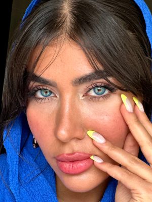 خرید لنز آبی روشن Desi Blue
