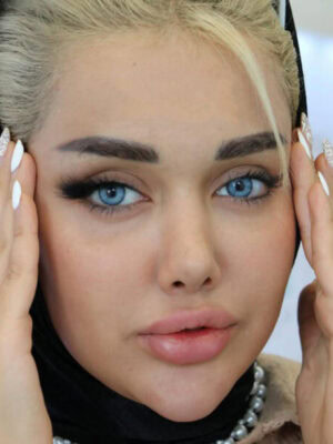 خرید لنز آبی روشن Blue Jeans