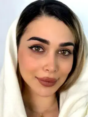 خرید لنز عسلی تیره Latina