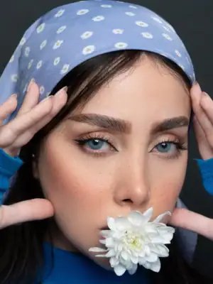 خرید لنز آبی تیره Ruby Blue