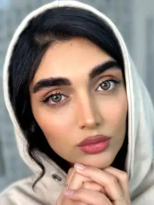 خرید لنز عسلی تیره Valentino